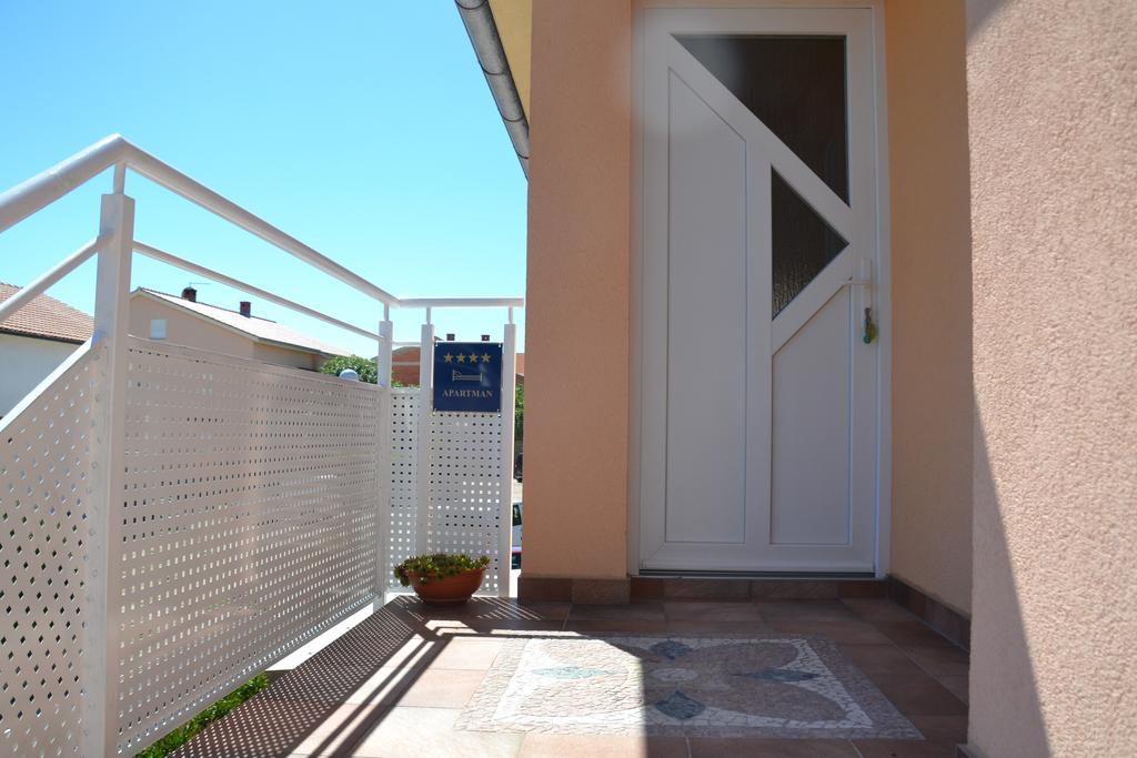 Apartment Klara Krk Town Exterior photo